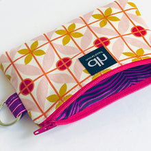 Load image into Gallery viewer, Coin purse- Xs and Os