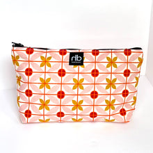 Load image into Gallery viewer, Zipper Pouch - Xs and Os
