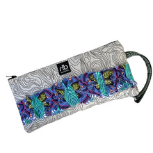 Load image into Gallery viewer, Wristlet - Gray grain with Ruffle
