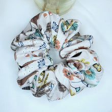 Load image into Gallery viewer, Scrunchie - Woodland
