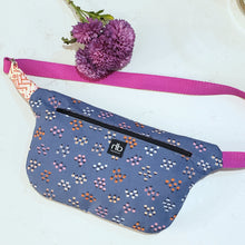 Load image into Gallery viewer, Fanny Pouch - Little Flowers
