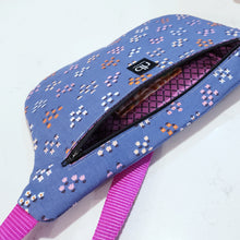 Load image into Gallery viewer, Fanny Pouch - Little Flowers
